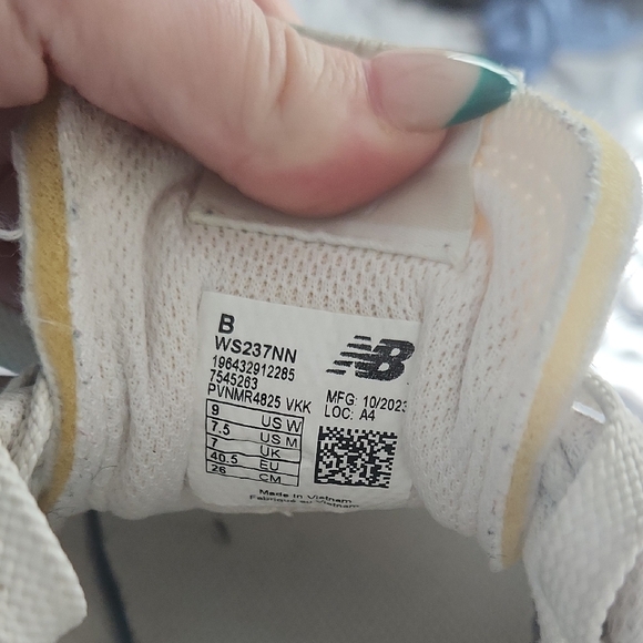 New Balance White and gray Athletic Shoes - Picture 2 of 3